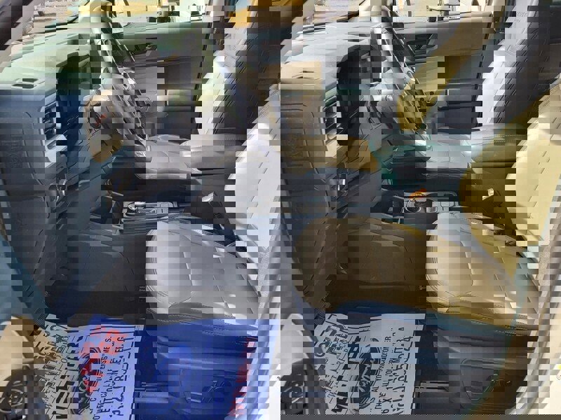 Used 2025 Ford Maverick Lariat image 5