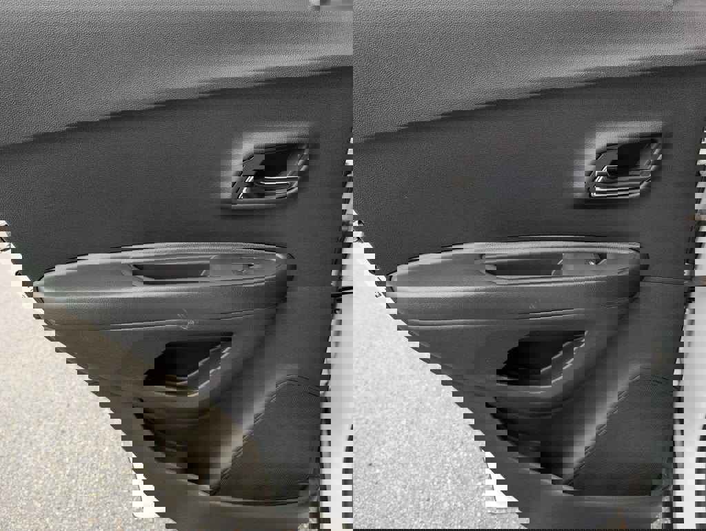 Used 2020 Chevrolet Trax LT w/ LT Convenience Package image 32