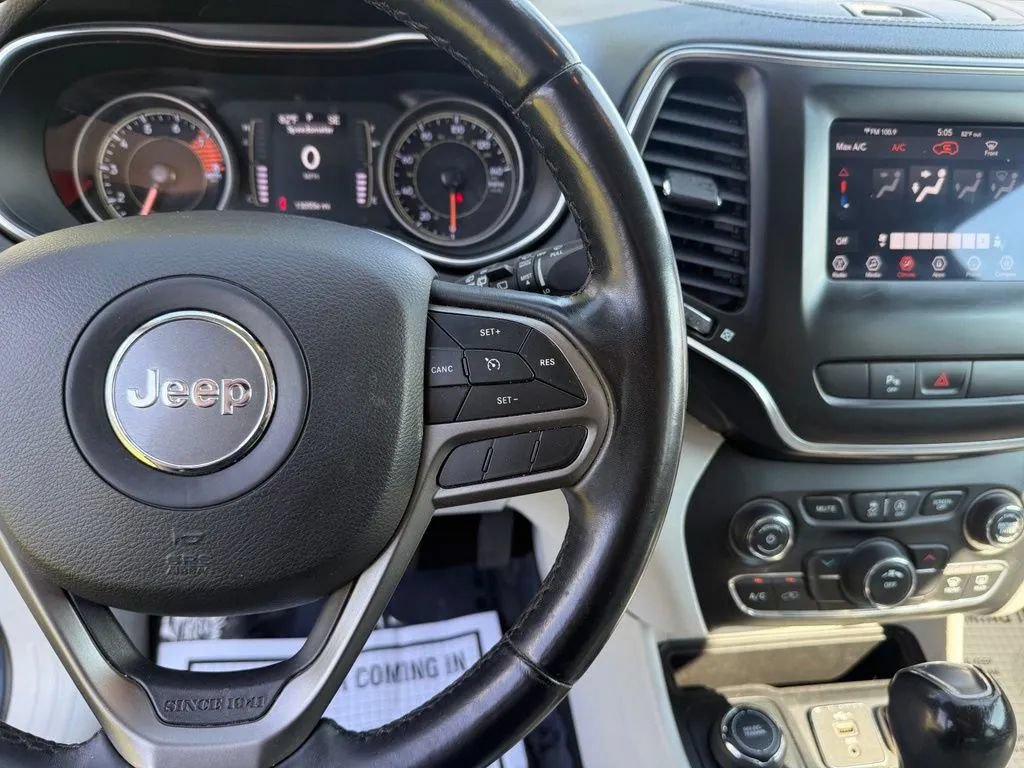 Used 2020 Jeep Cherokee Latitude Plus AWD/4WD image 18