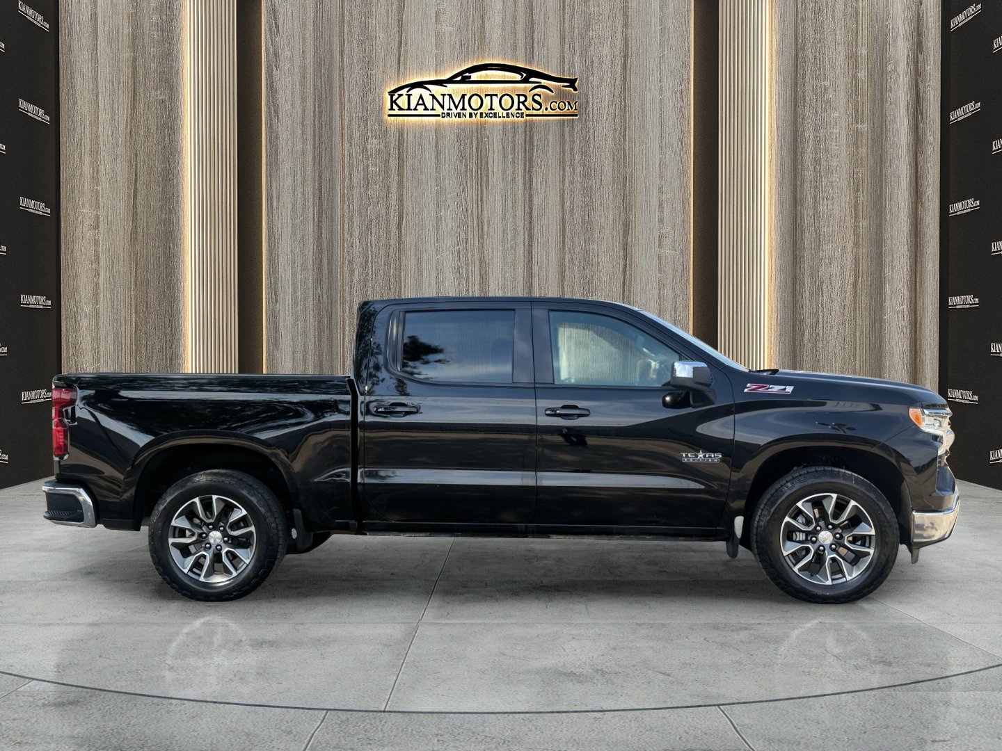 Used 2023 Chevrolet Silverado 1500 LT w/ Z71 Off-Road Package AWD/4WD image 8