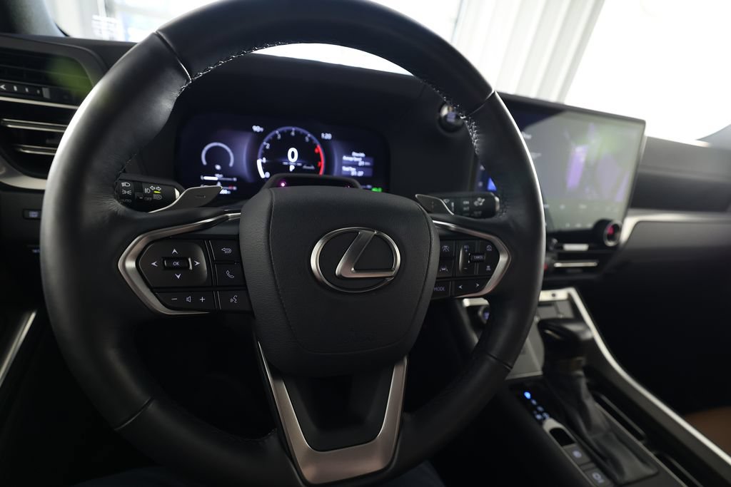 Used 2025 Lexus GX 550 w/ Accessory Package (2T) AWD/4WD image 20