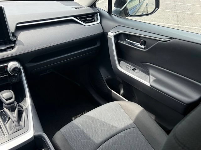 Used 2025 Toyota RAV4 XLE FWD image 33