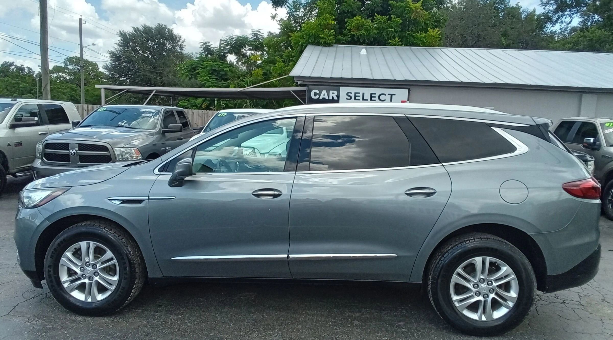 Used 2018 Buick Enclave Essence image 8