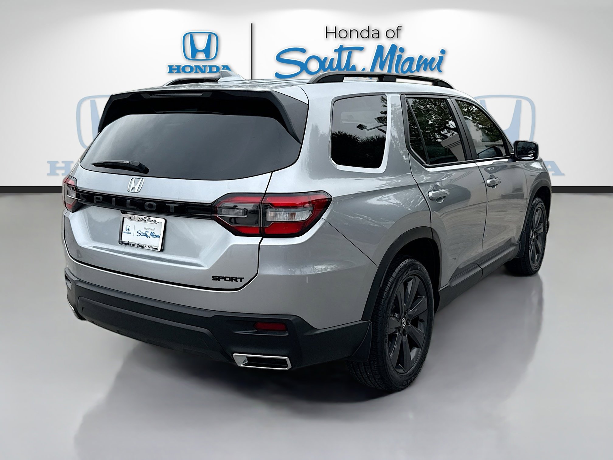 Used 2023 Honda Pilot Sport image 7