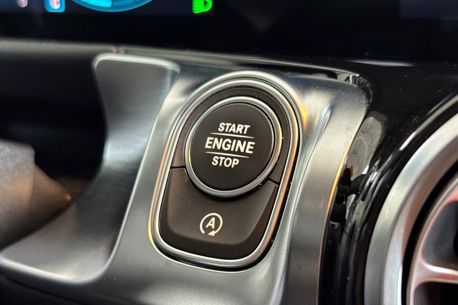Used 2021 Mercedes-Benz GLB 250 4MATIC image 29