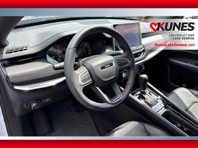 Used 2025 Jeep Compass Trailhawk AWD/4WD image 17
