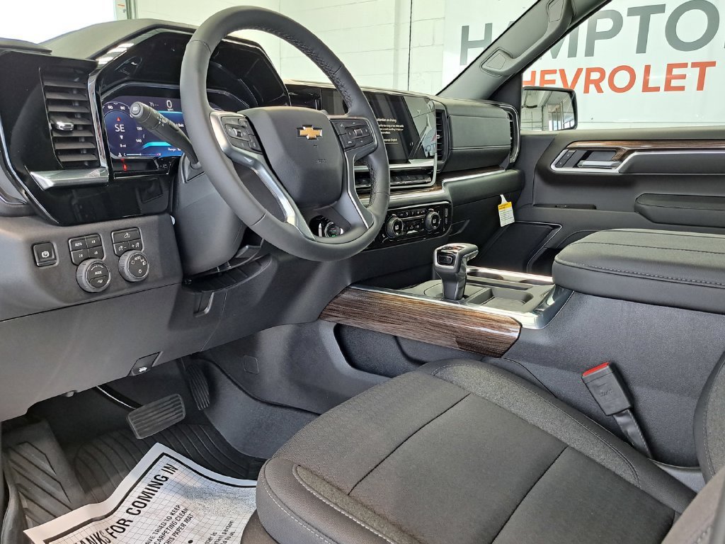 New 2026 Chevrolet Silverado 1500 LT w/ Z71 Off-Road Package AWD/4WD image 7