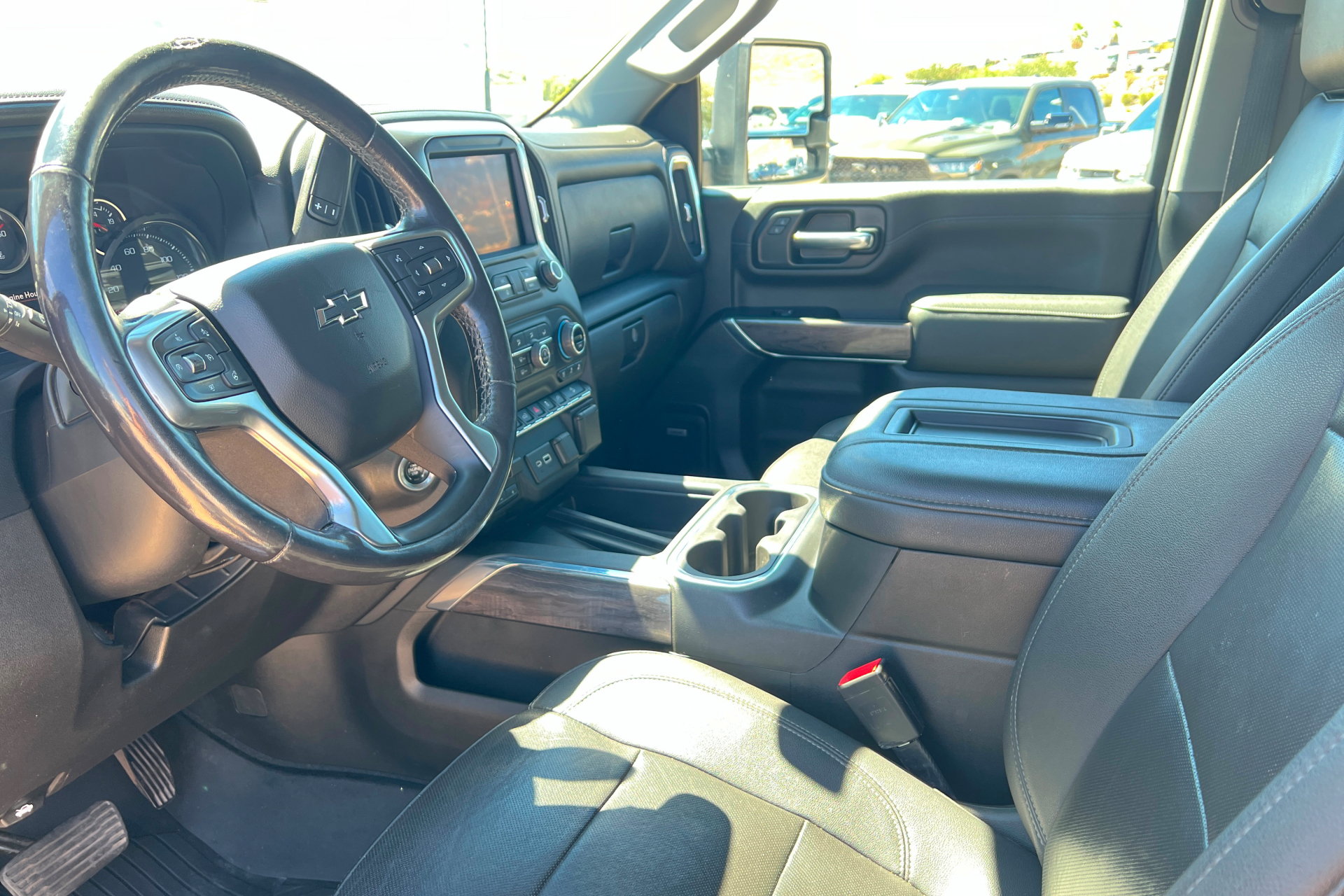 Used 2022 Chevrolet Silverado 2500 LTZ w/ LTZ Plus Package AWD/4WD image 16