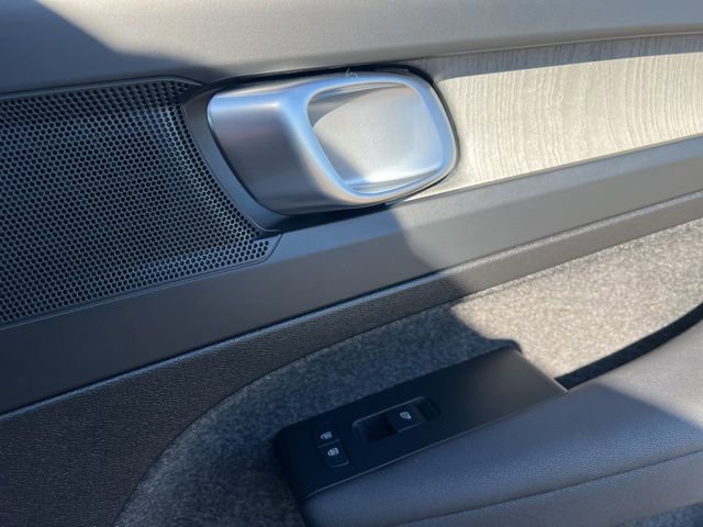 New 2025 Volvo XC40 B5 Core w/ Protection Package Premier image 32