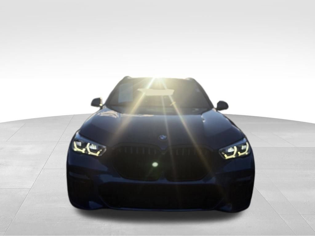 Used 2022 BMW X5 sDrive40i w/ M Sport Package RWD image 2