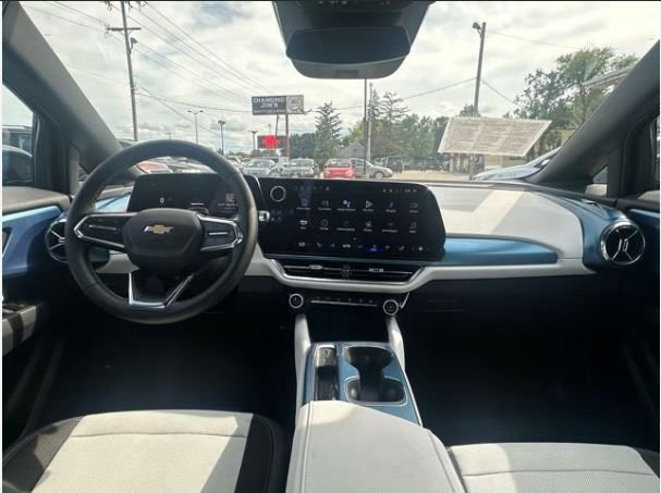 Used 2024 Chevrolet Equinox EV LT image 11