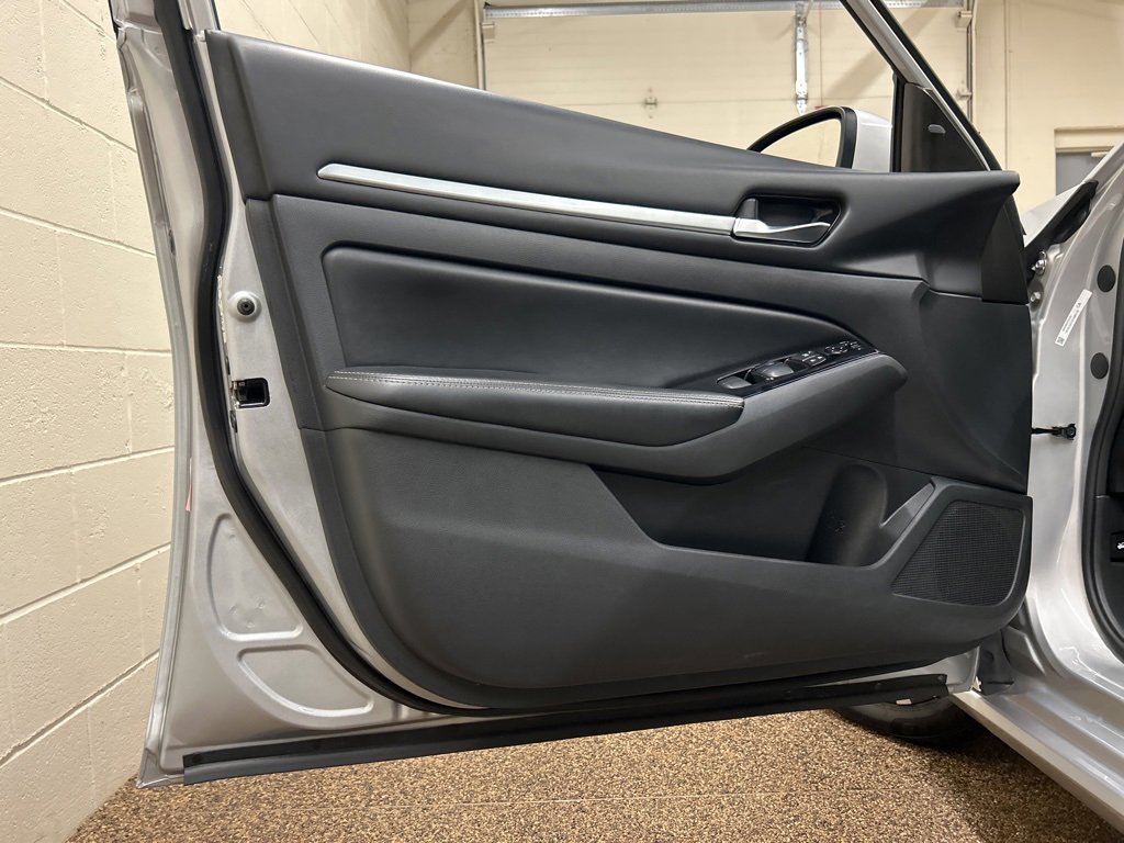 Used 2023 Nissan Altima 2.5 SV image 13