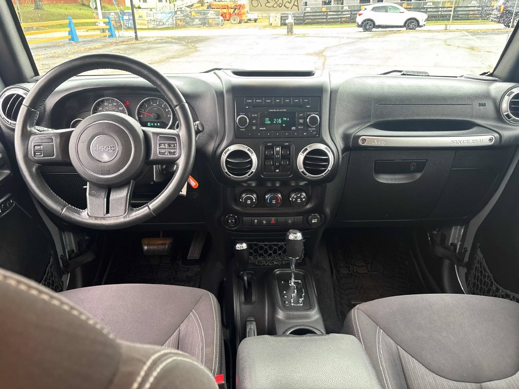 Used 2015 Jeep Wrangler Unlimited Sahara AWD/4WD image 18