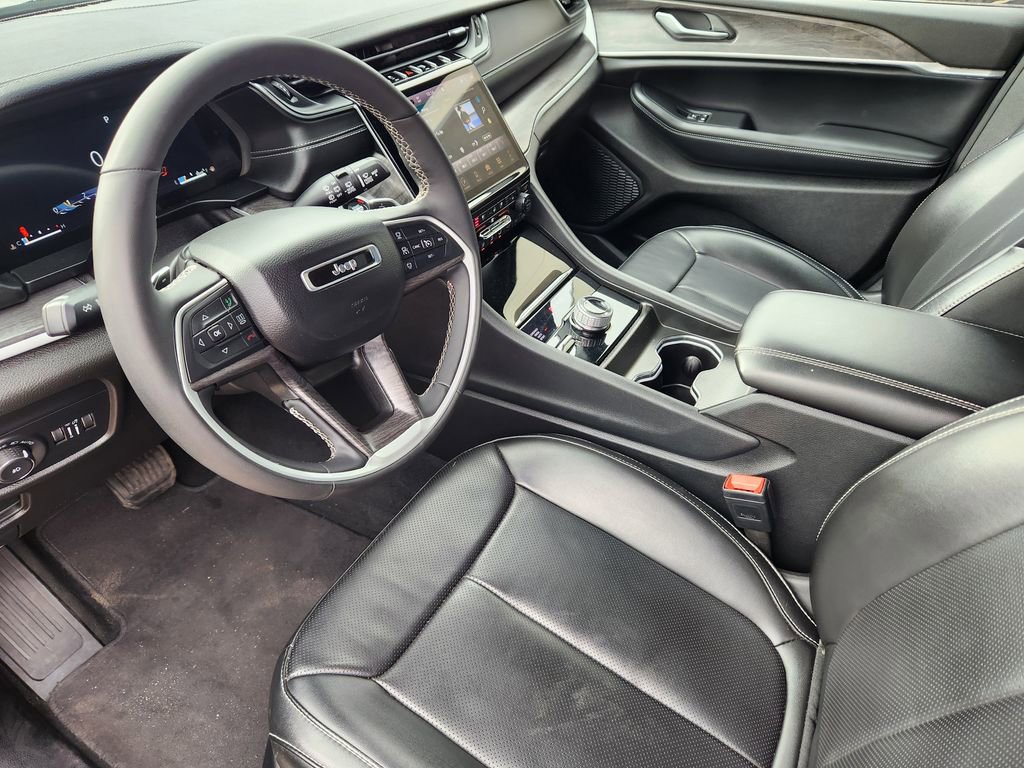 Used 2024 Jeep Grand Cherokee L Limited w/ Luxury Tech Group II image 7