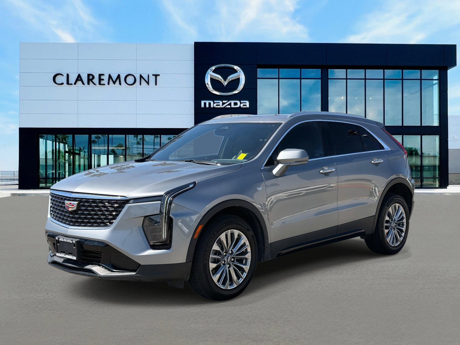 Used 2024 Cadillac XT4 Premium Luxury image 3