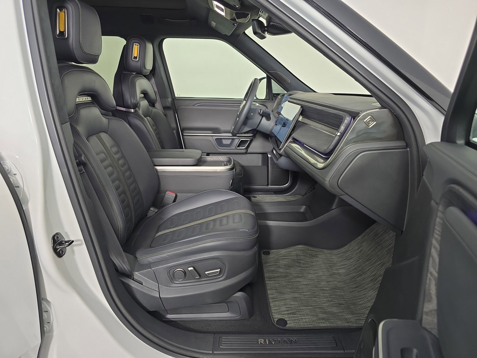 Used 2024 Rivian R1S Adventure image 24