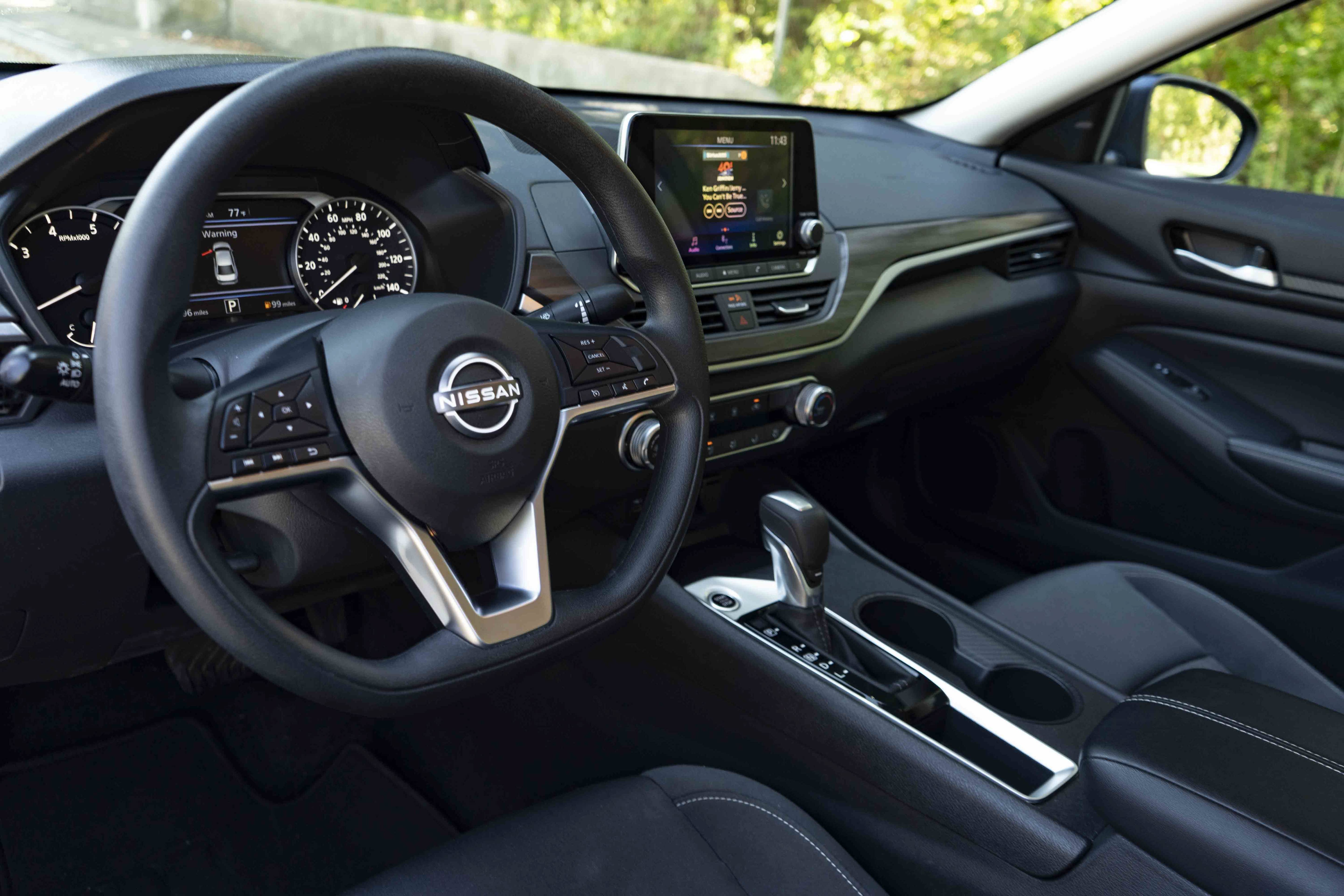Used 2025 Nissan Altima 2.5 SV FWD image 16