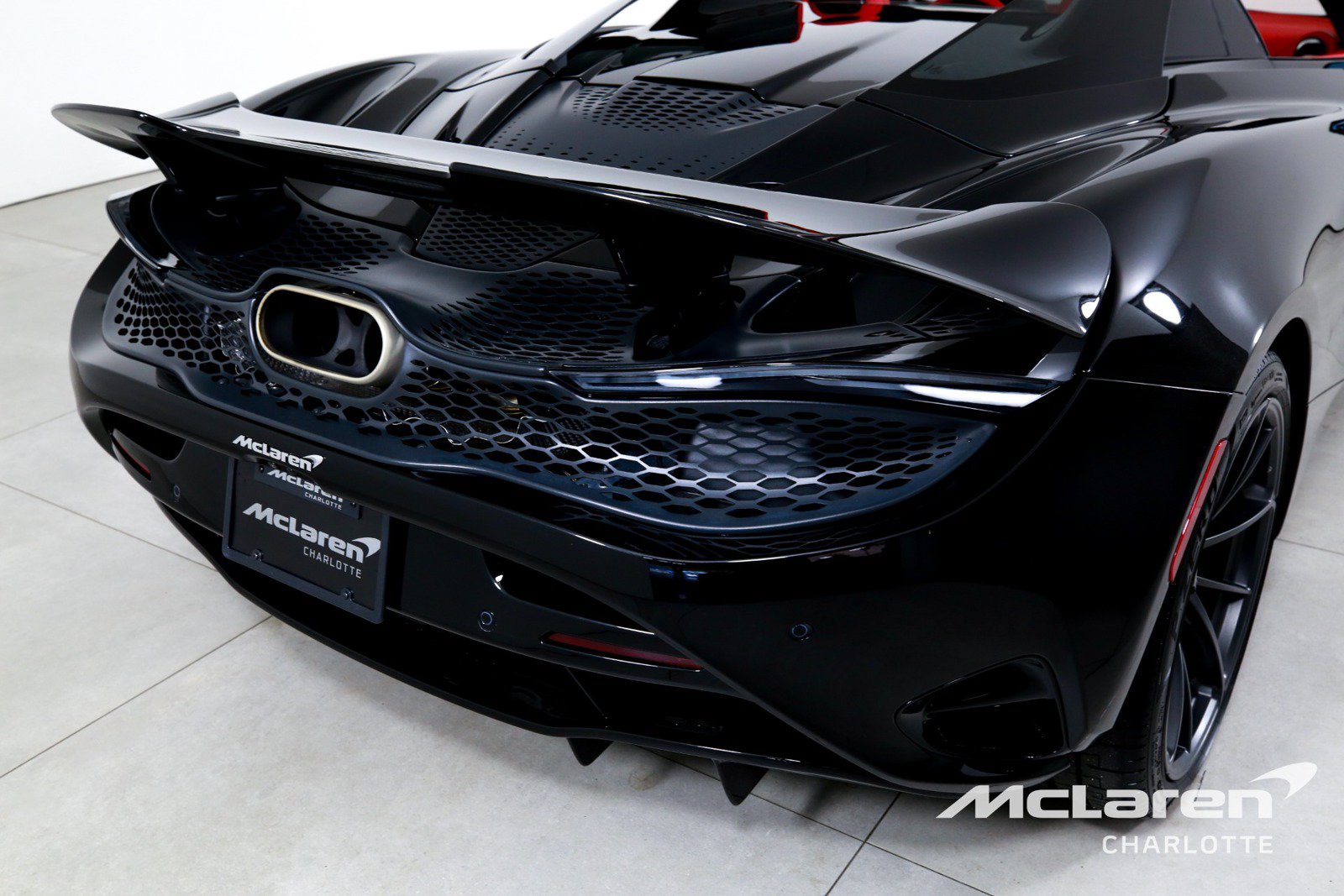 Used 2026 McLaren 750S Spider RWD image 32