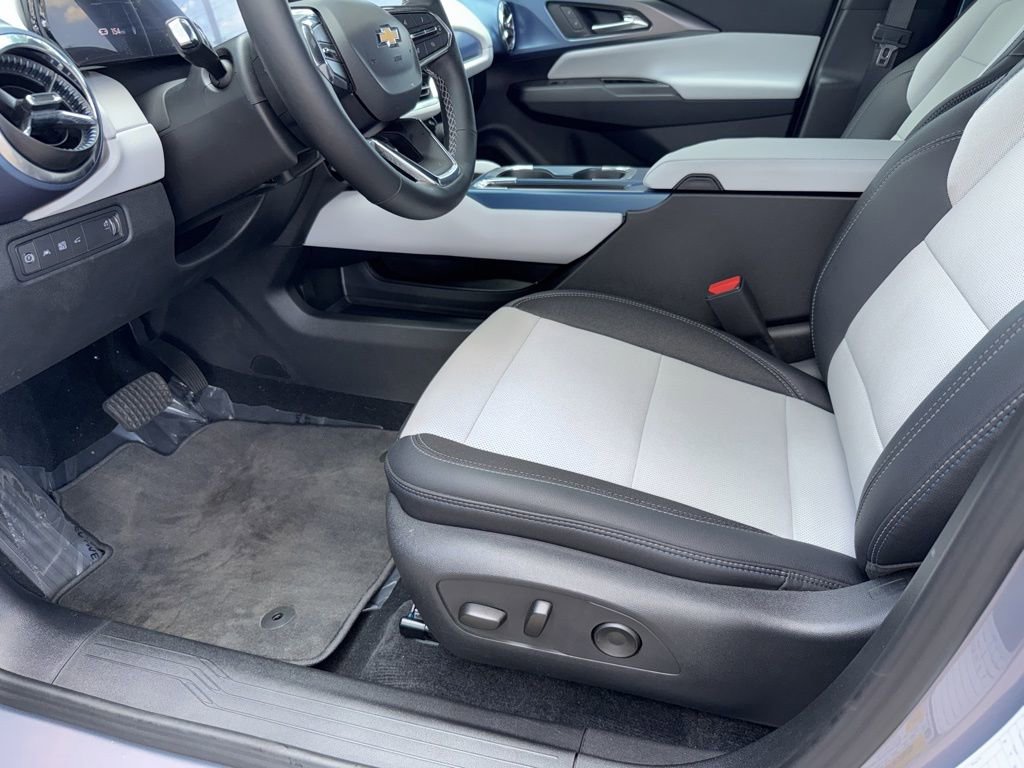 Used 2025 Chevrolet Equinox EV LT FWD image 20