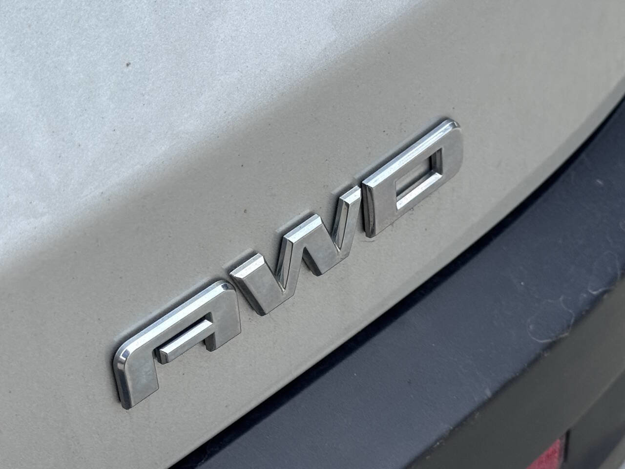 Used 2017 GMC Acadia SLE AWD/4WD image 4