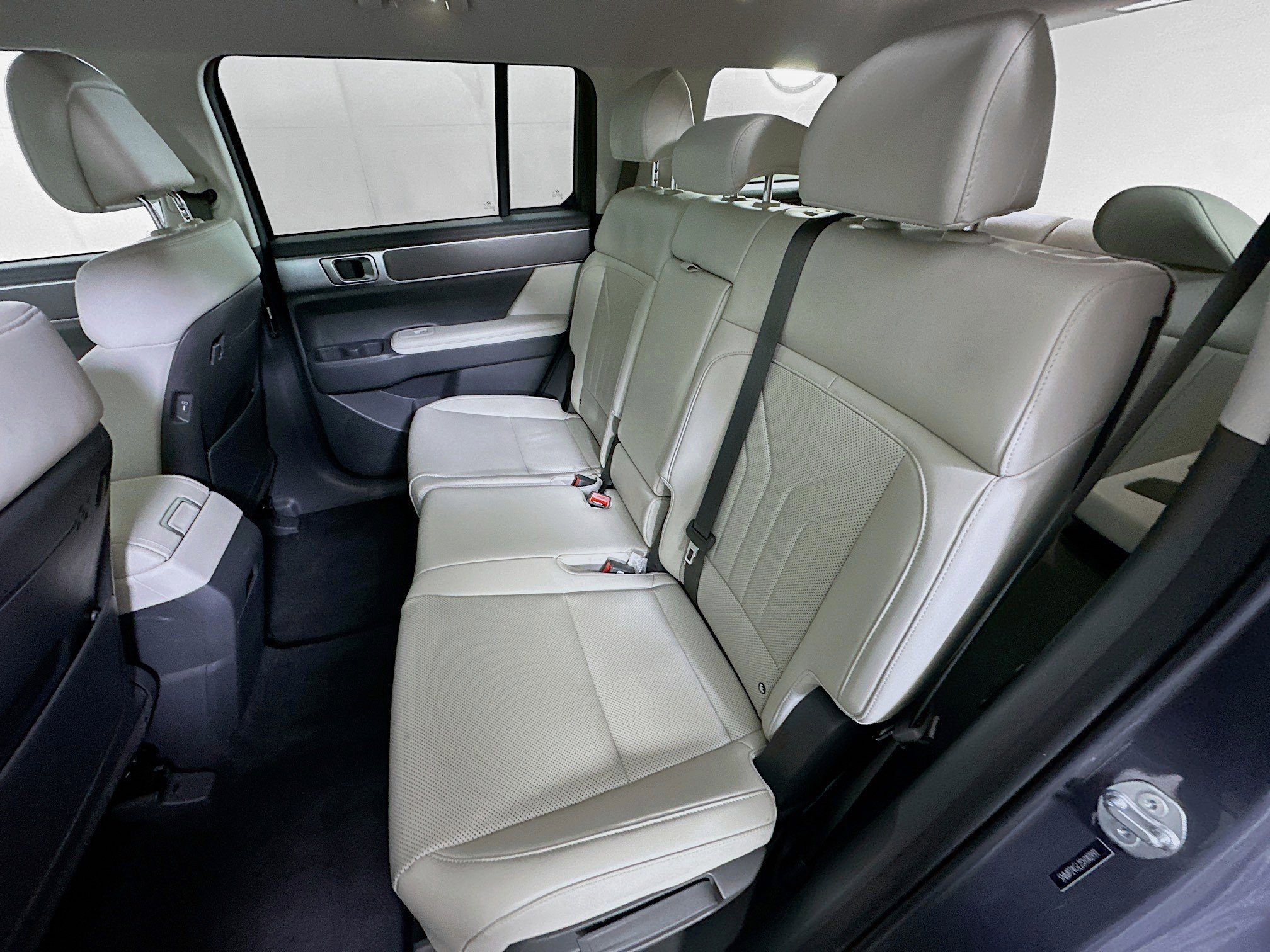Used 2025 Hyundai Santa Fe SEL FWD image 27