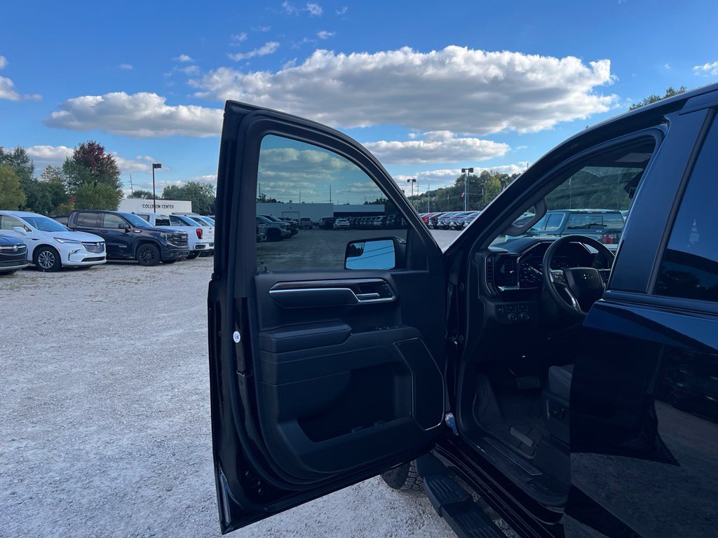 Used 2026 Chevrolet Silverado 1500 RST AWD/4WD image 14