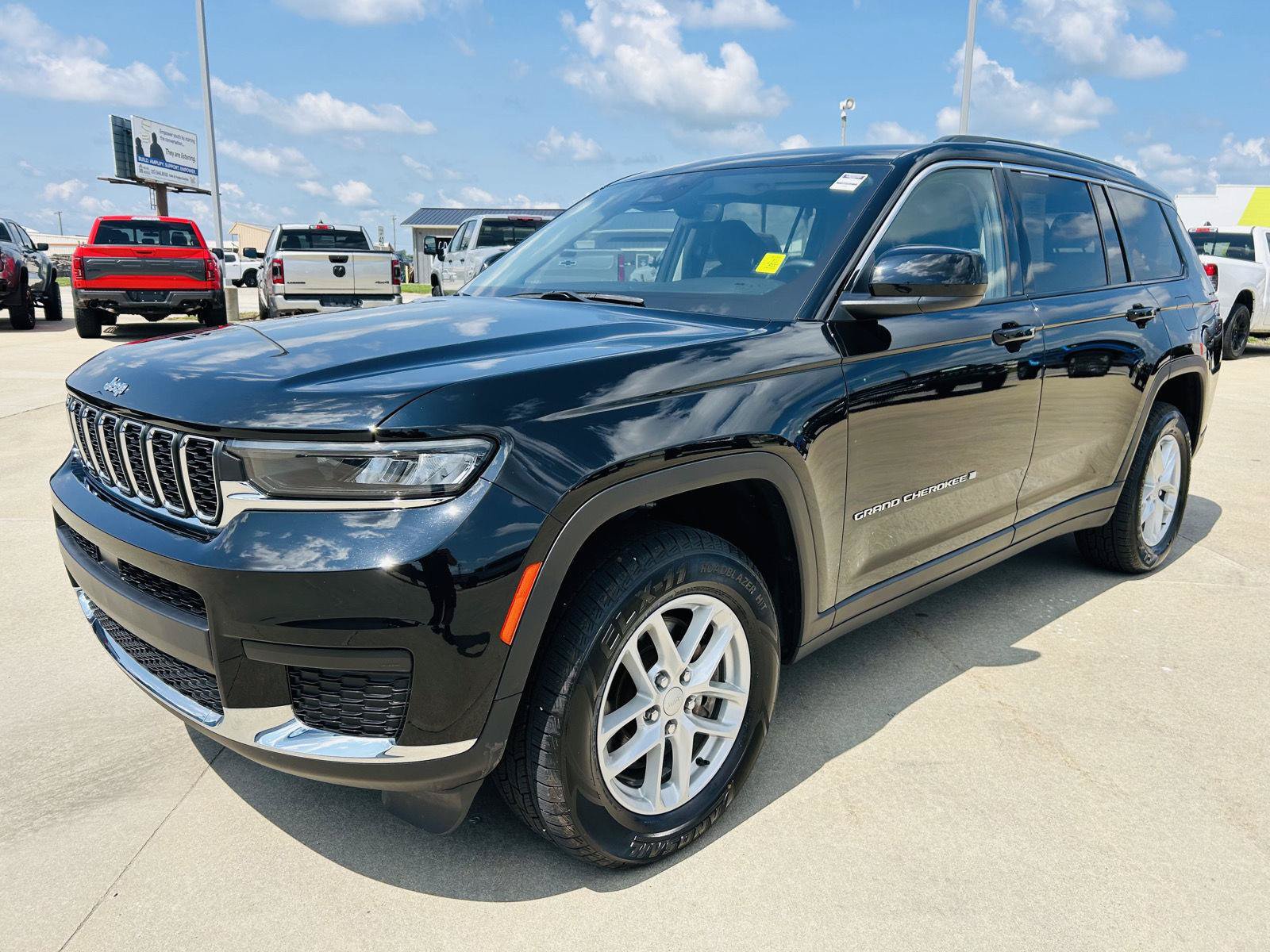 Used 2022 Jeep Grand Cherokee L Laredo w/ Luxury Tech Group I AWD/4WD image 36
