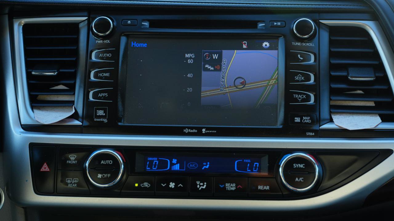 Used 2015 Toyota Highlander Limited AWD/4WD image 19