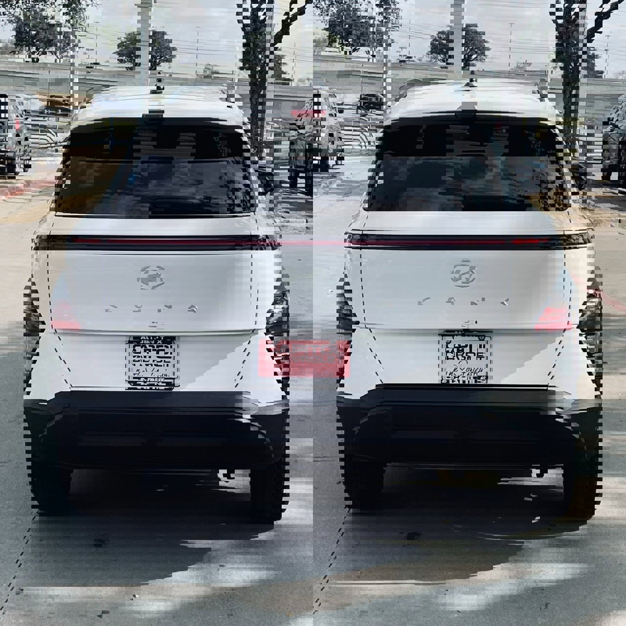 Used 2025 Hyundai Kona SEL image 5