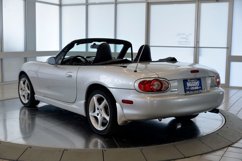 Used 2003 MAZDA MX-5 Miata RWD image 6