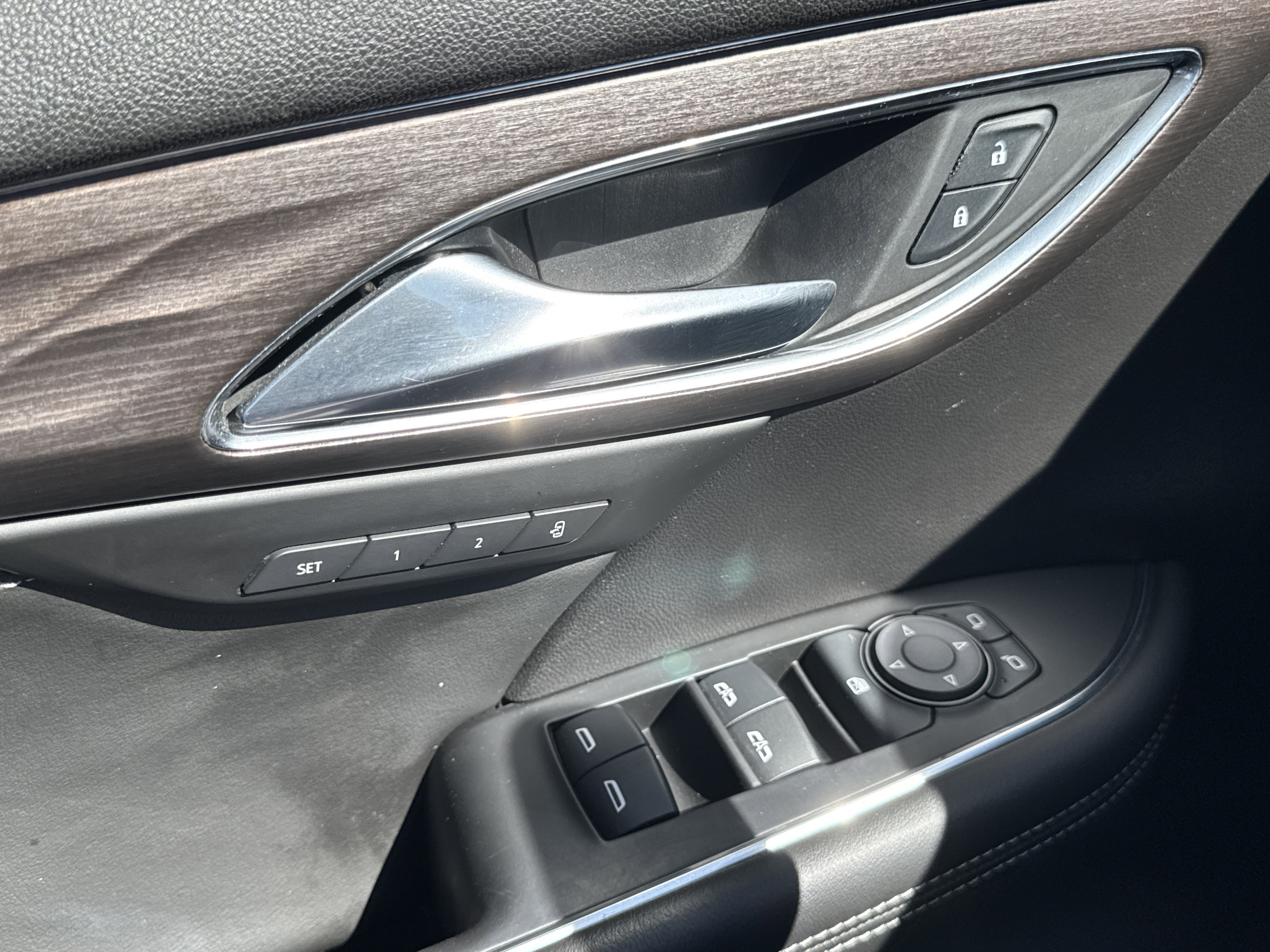 Used 2023 Buick Envision Avenir image 23