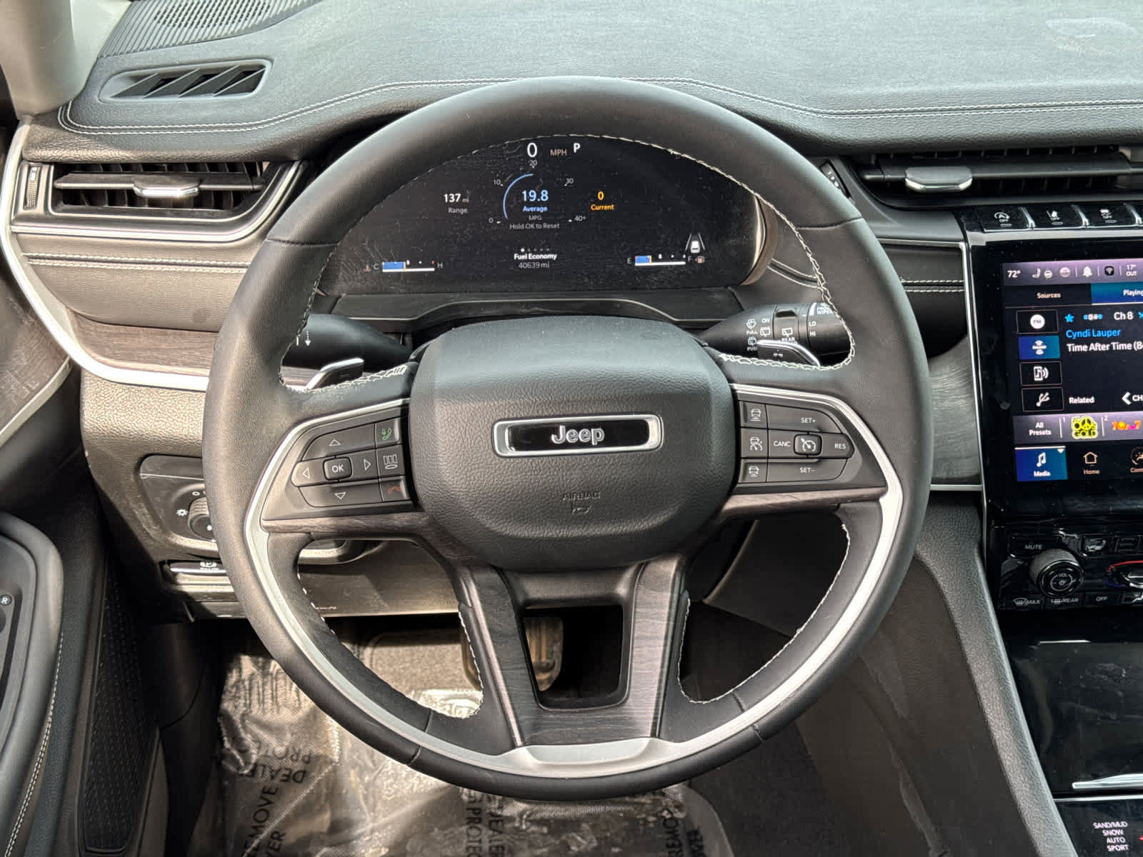 Used 2023 Jeep Grand Cherokee Limited w/ Luxury Tech Group II image 16