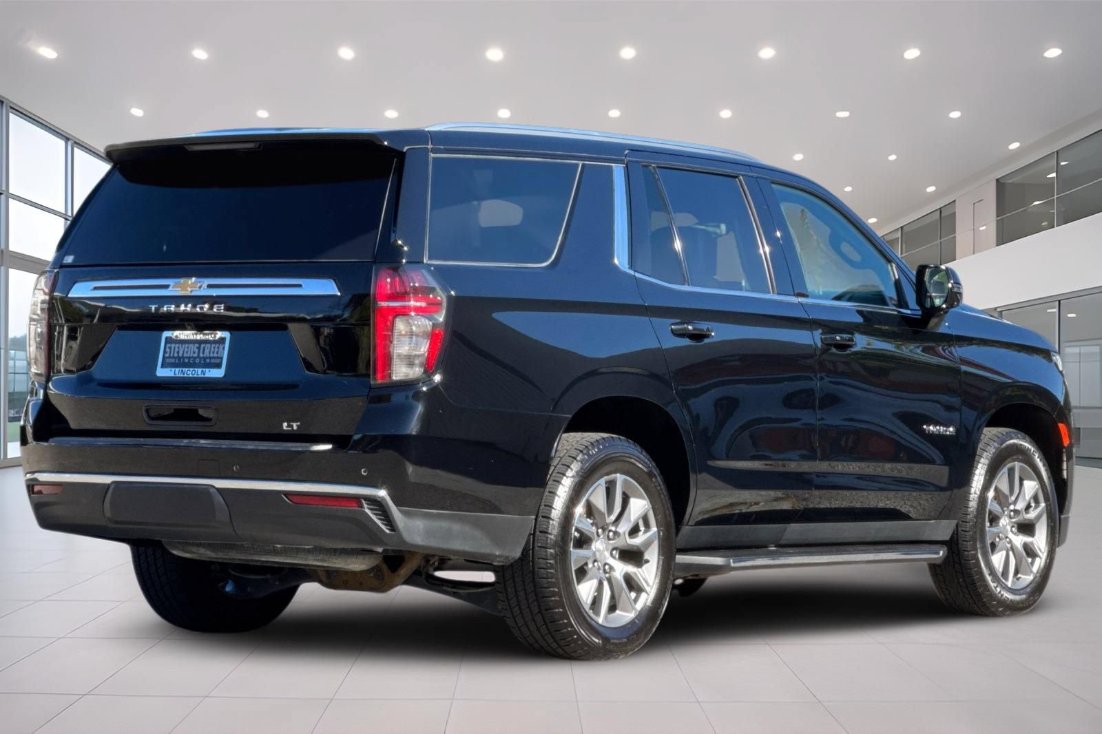 Used 2023 Chevrolet Tahoe LT w/ Luxury Package AWD/4WD image 4