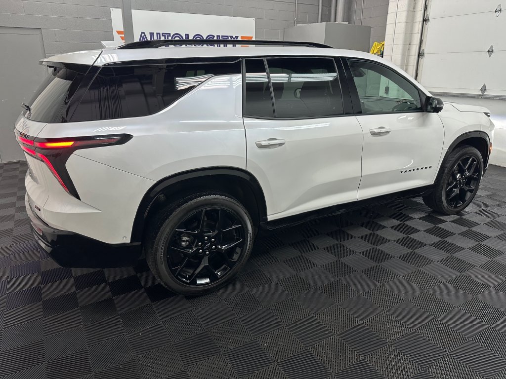 Used 2025 Chevrolet Traverse RS w/ LPO, Floor Liner Package AWD/4WD image 10