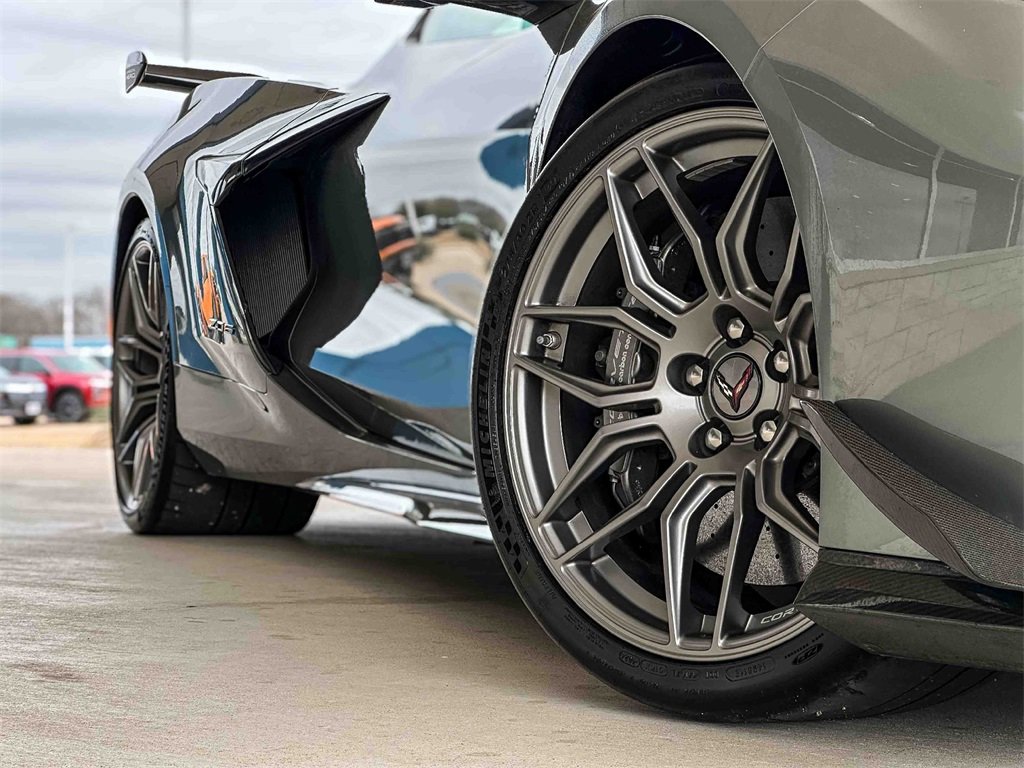 Used 2024 Chevrolet Corvette Z06 w/ Z07 Performance Package image 2