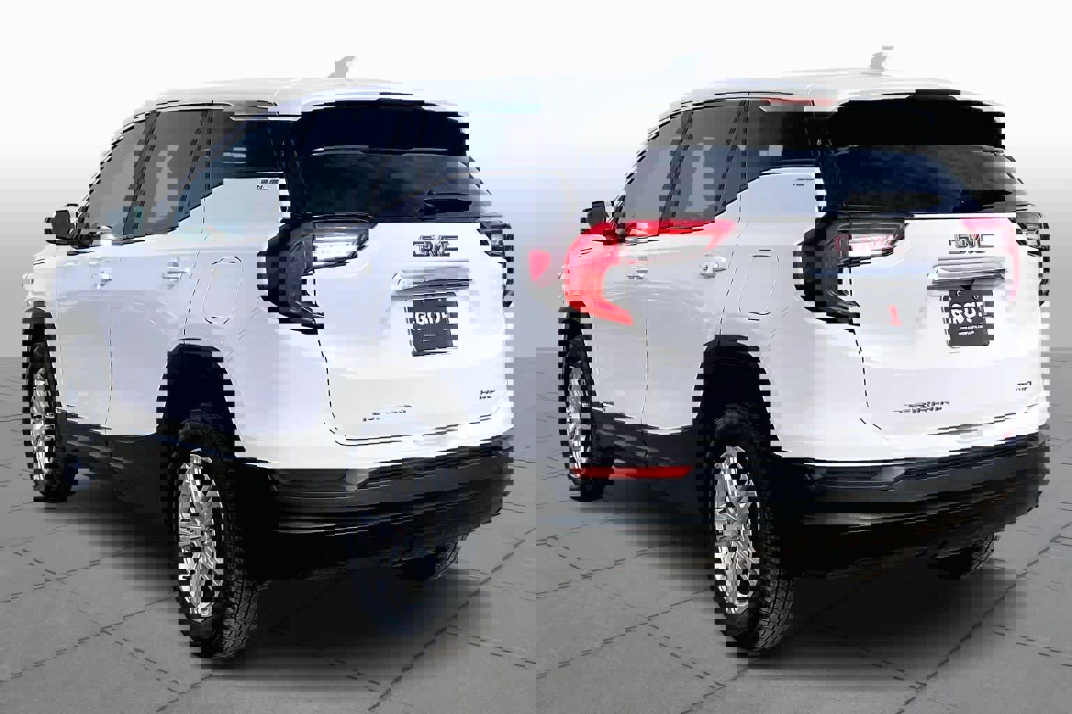 Used 2024 GMC Terrain SLE image 11