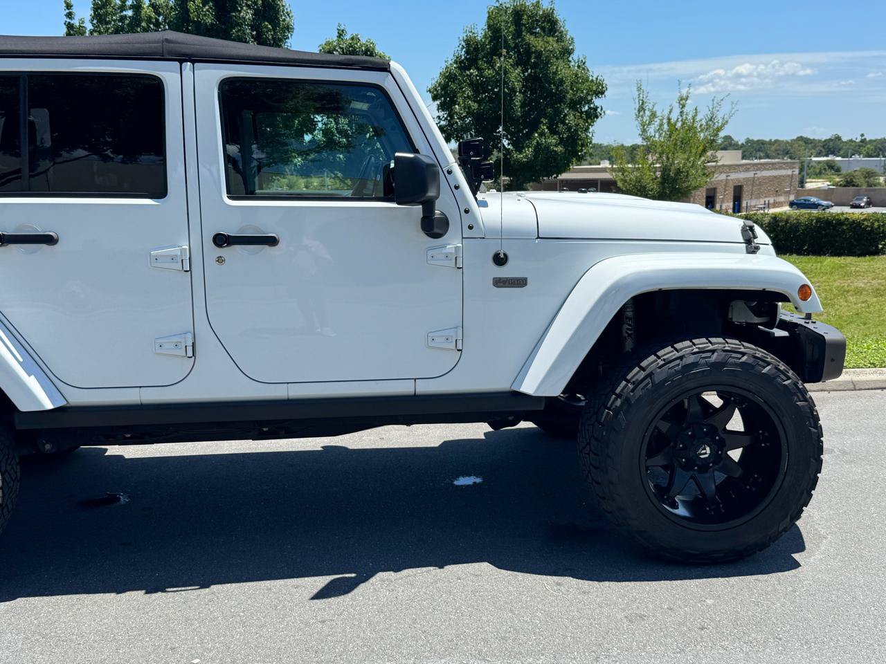 Used 2016 Jeep Wrangler Unlimited Sahara AWD/4WD image 27