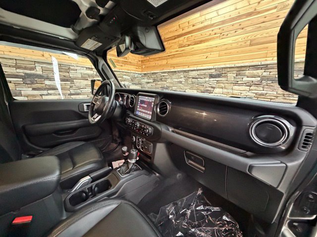 Used 2022 Jeep Wrangler Unlimited Sahara AWD/4WD image 15