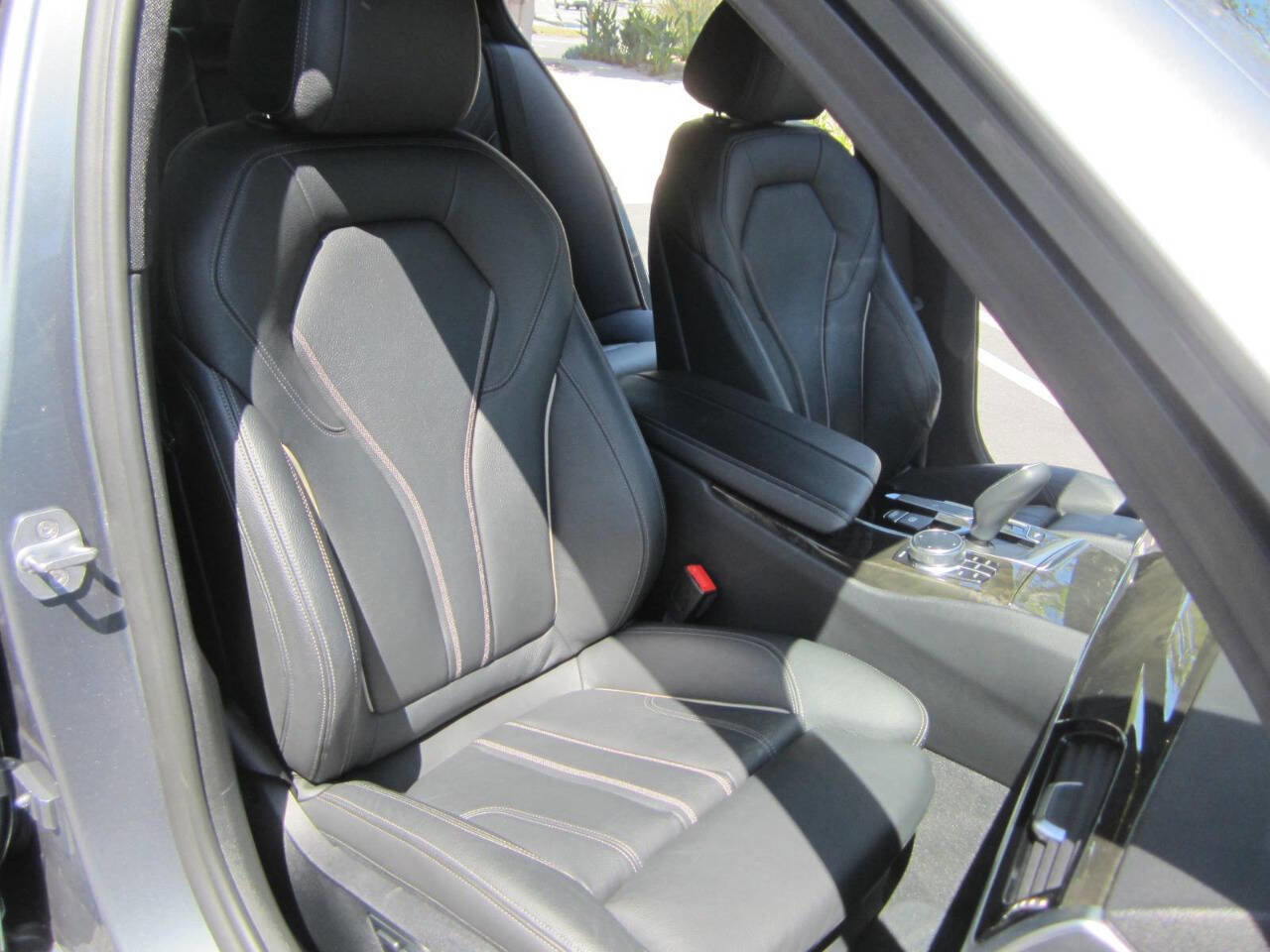Used 2018 BMW 540i w/ Premium Package image 20