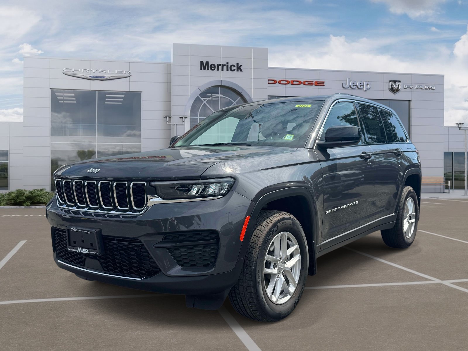 Used 2026 Jeep Grand Cherokee Laredo X AWD/4WD image 4