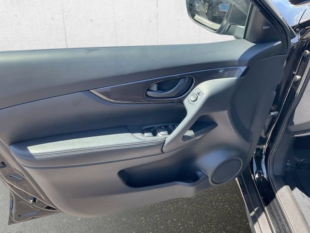 Used 2019 Nissan Rogue S AWD/4WD image 26
