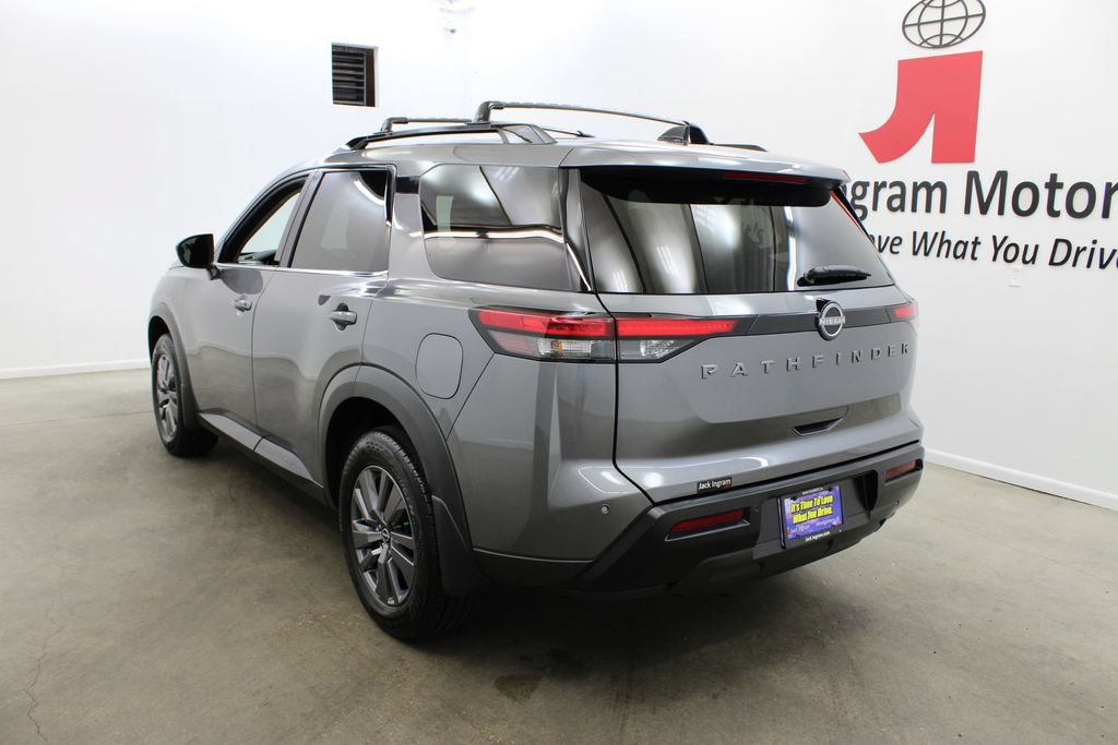 Used 2026 Nissan Pathfinder SV FWD image 3