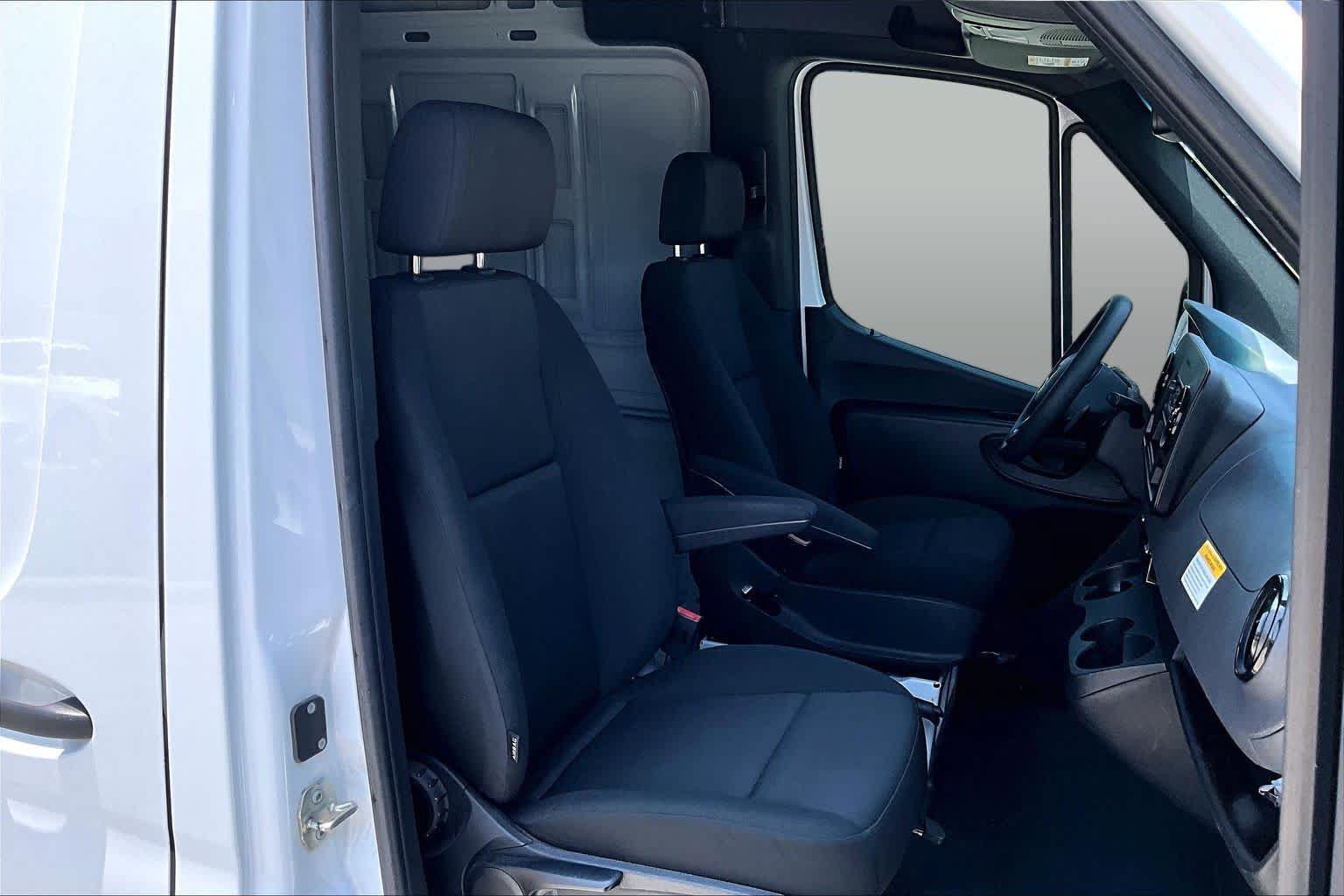 Used 2023 Mercedes-Benz Sprinter 1500 image 9