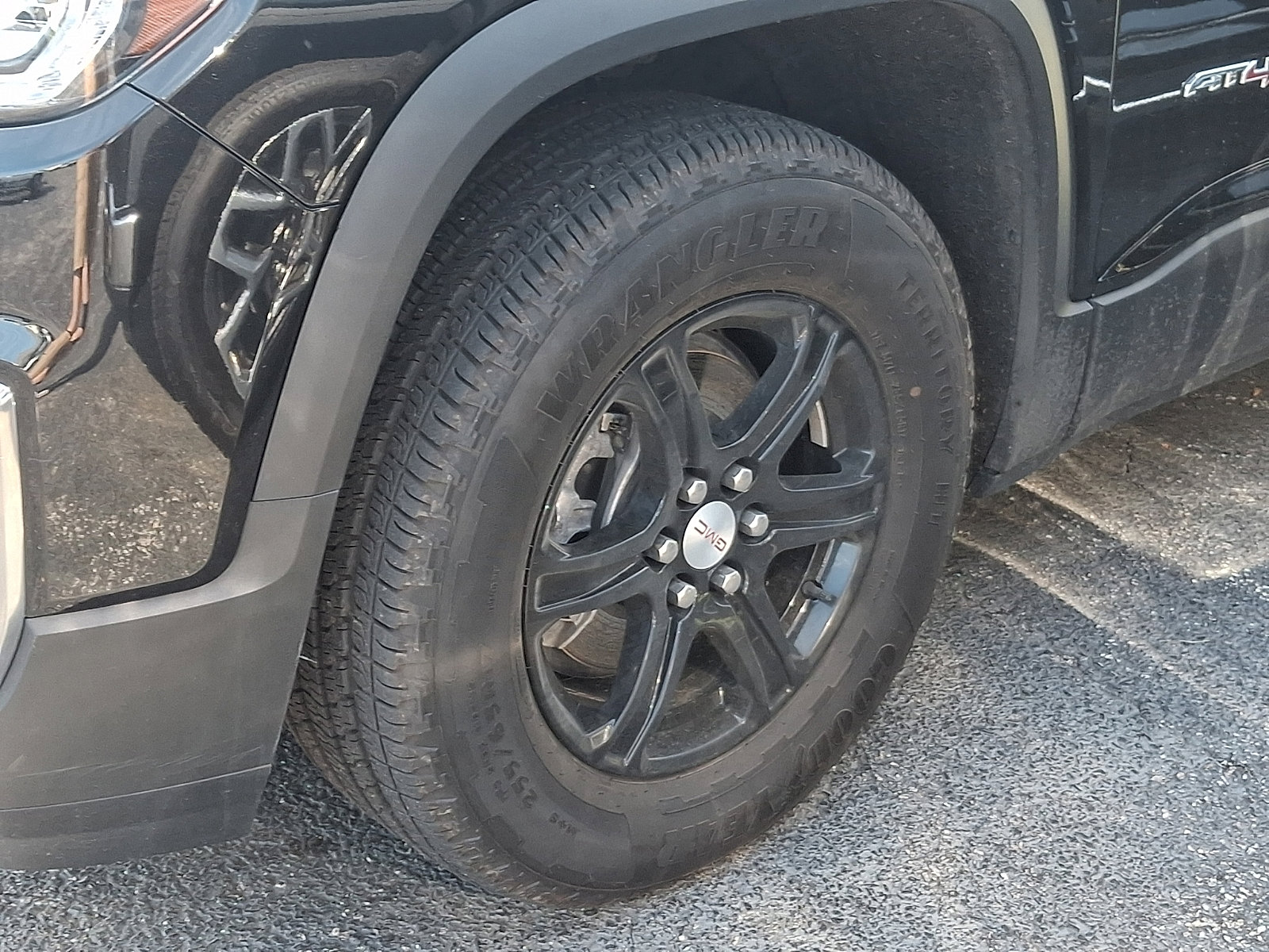 Used 2022 GMC Acadia AT4 w/ Technology Package AWD/4WD image 9