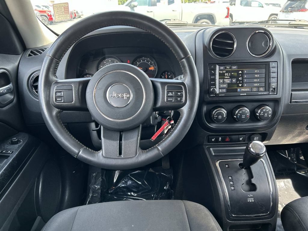 Used 2016 Jeep Patriot Latitude AWD/4WD image 16