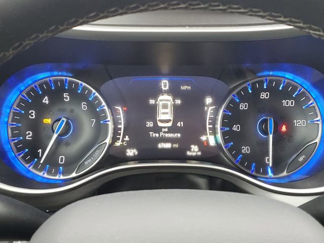 Used 2023 Chrysler Pacifica Touring-L FWD image 9