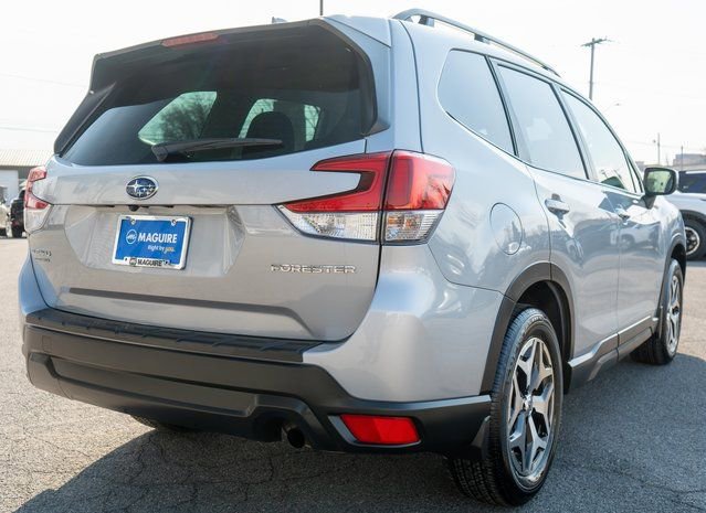 Used 2023 Subaru Forester Premium image 6