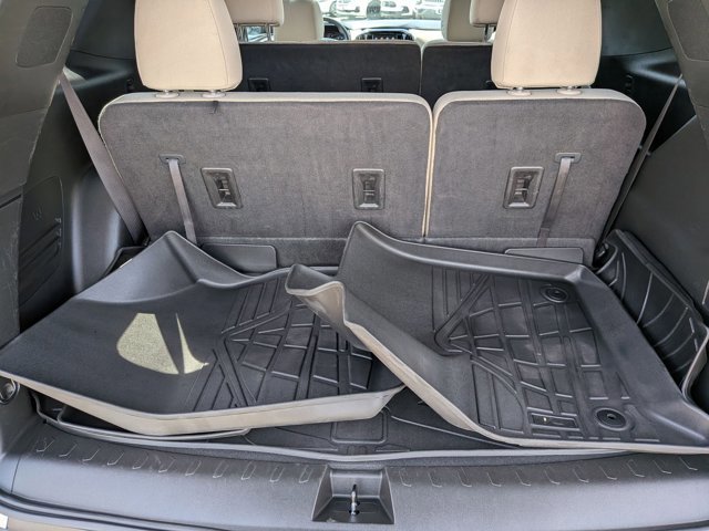 Used 2023 Chevrolet Traverse LS image 6