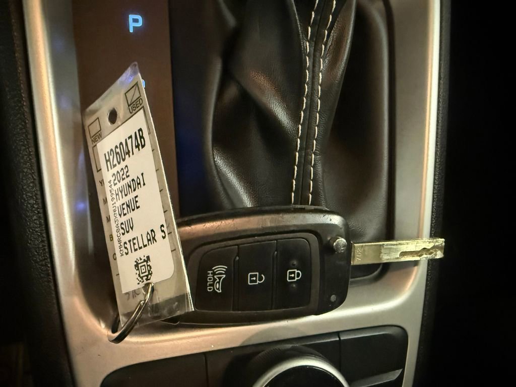 Certified 2022 Hyundai Venue SEL image 41