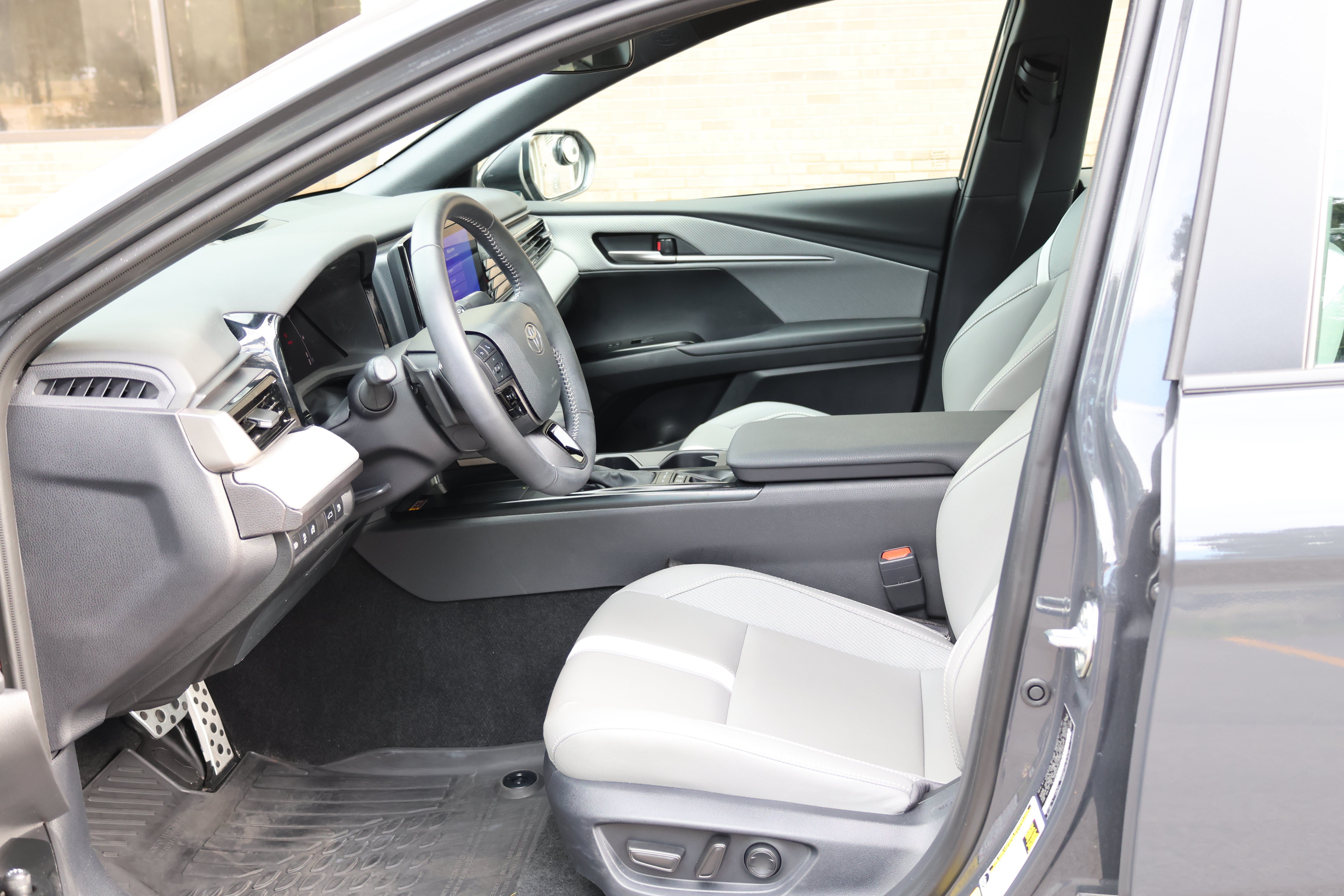 Certified 2025 Toyota Camry SE FWD image 19